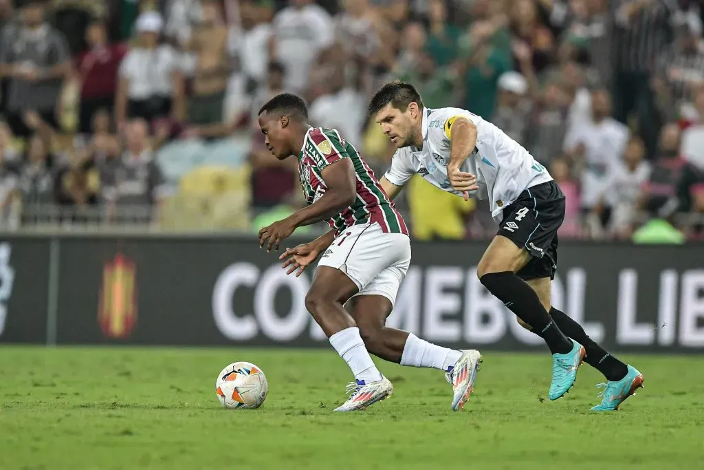 Kannemann em ação contra o Fluminense, pela Copa Libertadores. Foto: Thiago Ribeiro/AGIF