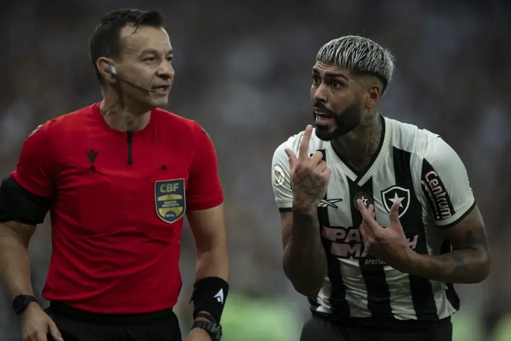 Pendurado, Barboza deve ser um dos poupados no Botafogo, contra o Peñarol, na Copa Libertadores. Foto: Jorge Rodrigues/AGIF