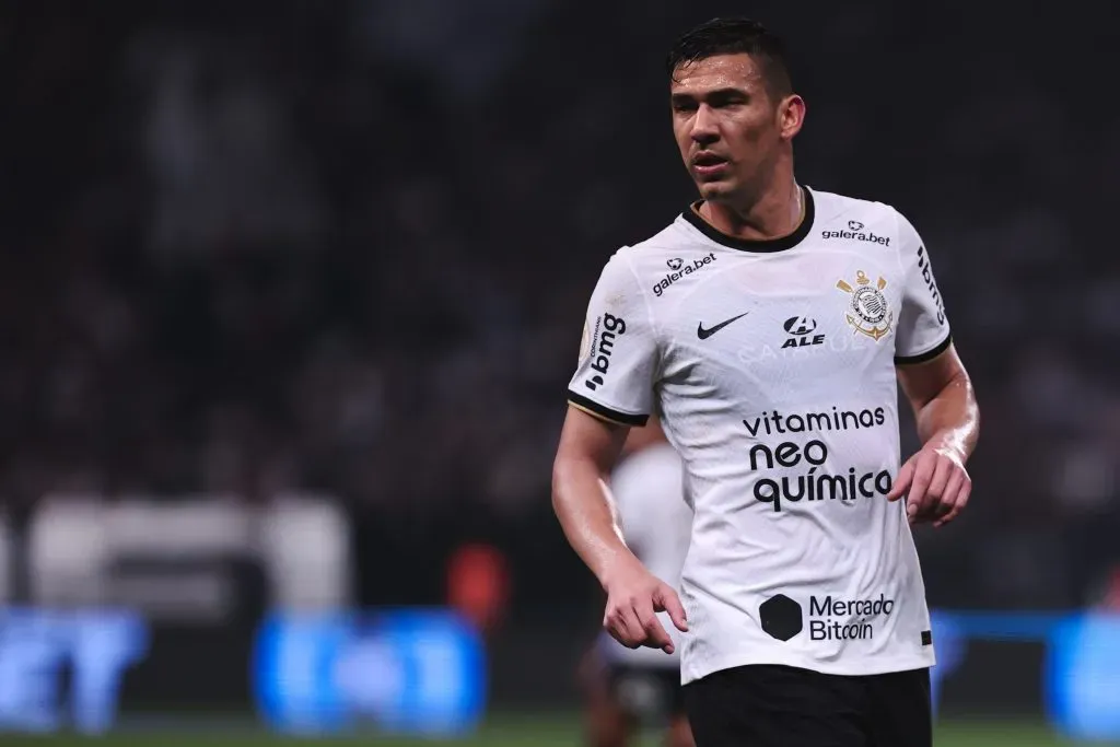 Balbuena atuando pelo Corinthians durante partida contra o Fluminense pelo Brasileiro 2022 (Foto: Ettore Chiereguini/AGIF)