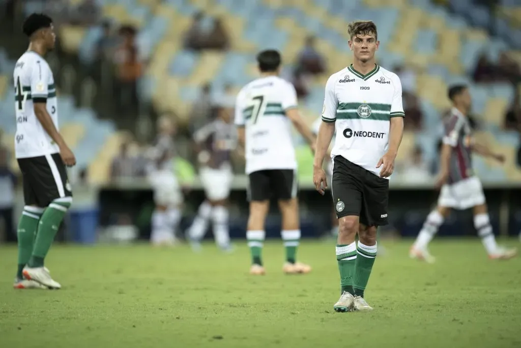 Natanael, jogador do Coritiba, lamenta durante partida contra o Fluminense (Foto: Jorge Rodrigues/AGIF)