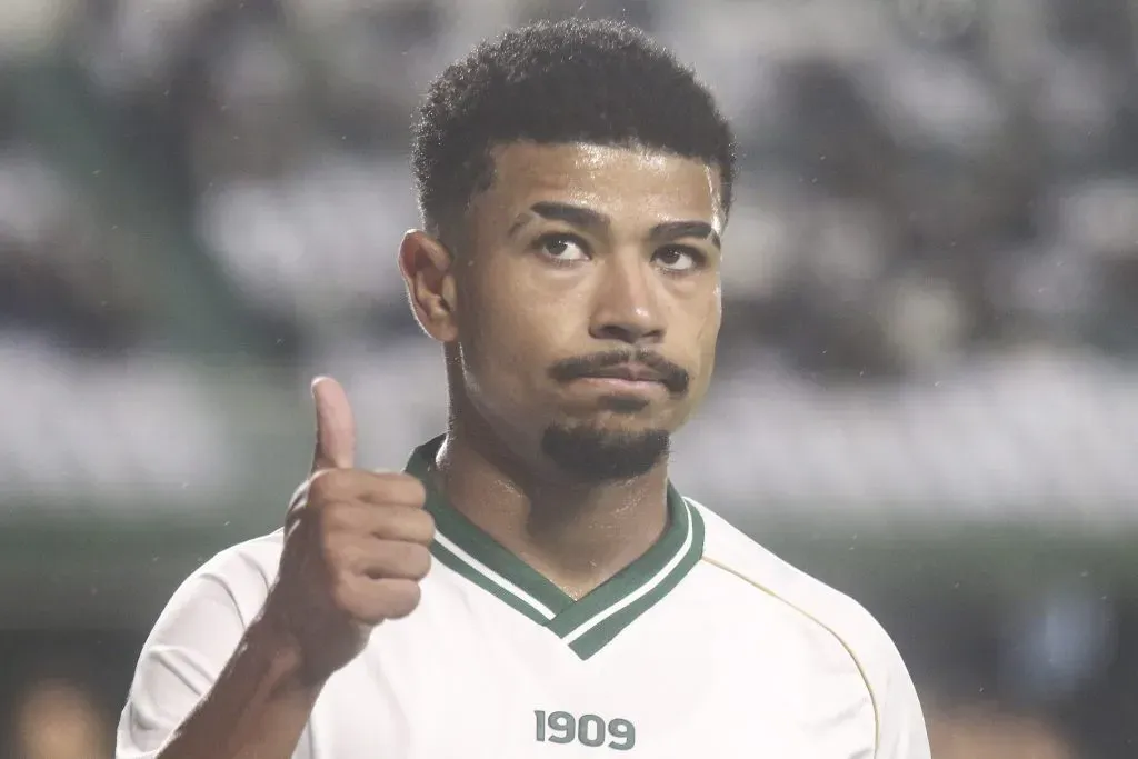 Lucas Ronier, jogador do Coritiba, durante partida contra o Guarani (Foto: Gabriel Rosa Machado/AGIF)