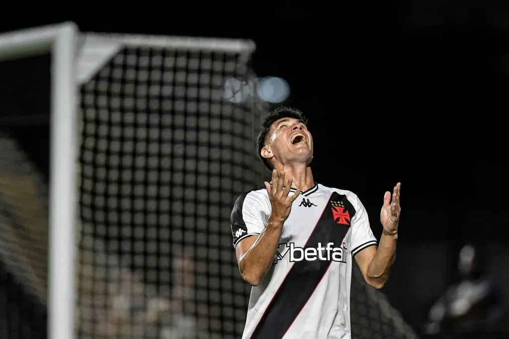 Galdames jogador do Vasco durante partida contra o Atletico-GO no estadio Sao Januario pelo campeonato Copa Do Brasil 2024. Foto: Thiago Ribeiro/AGIF