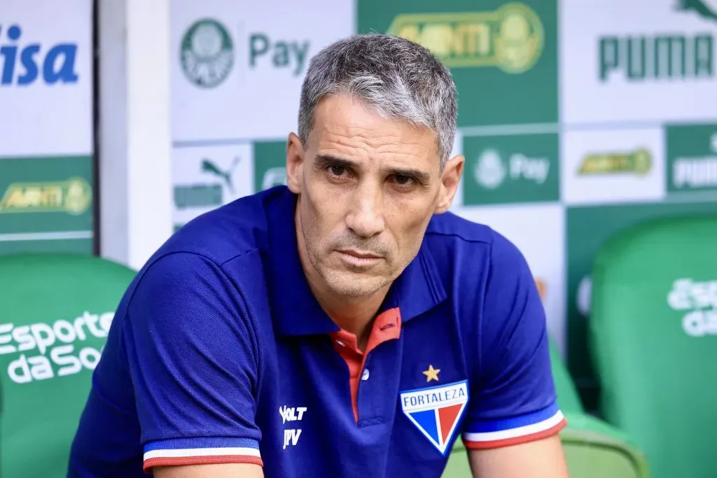 Juan Pablo Vojvoda tecnico do Fortaleza durante partida contra o Palmeiras no estadio Arena Allianz Parque pelo campeonato Brasileiro A 2024. Foto: Marcello Zambrana/AGIF