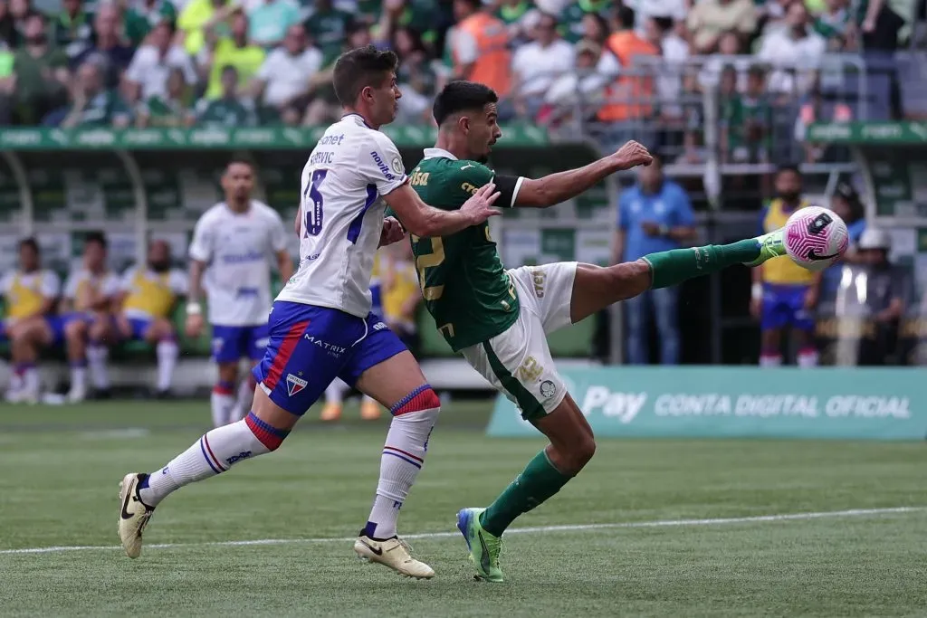 Kuscevic em ação contra o Palmeiras no Campeonato Brasileiro A 2024. Foto: Ettore Chiereguini/AGIF