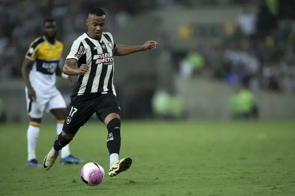 Marlon Freitas durante partida contra o Criciúma no Campeonato Brasileiro A 2024. Foto: Jorge Rodrigues/AGIF