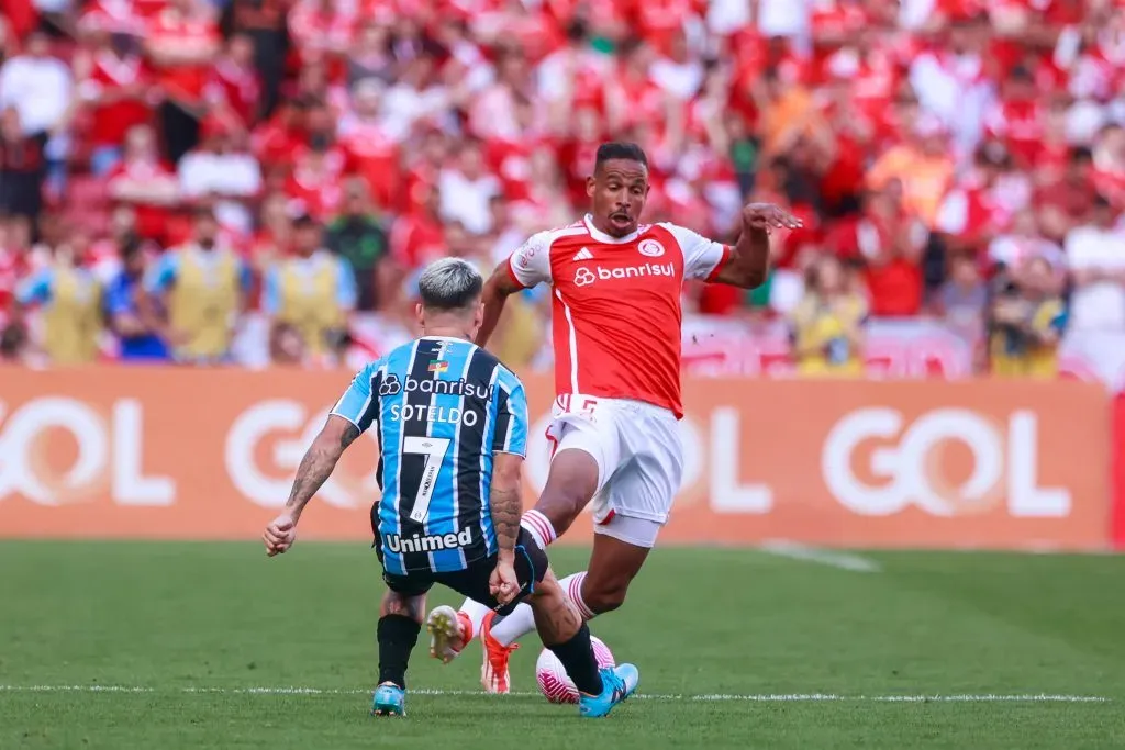 RS – PORTO ALEGRE – 19/10/2024 – BRASILEIRO A 2024, INTERNACIONAL X GREMIO – Fernando jogador do Internacional durante partida contra o Gremio no estadio Beira-Rio pelo campeonato Brasileiro A 2024. Foto: Luiz Erbes/AGIF