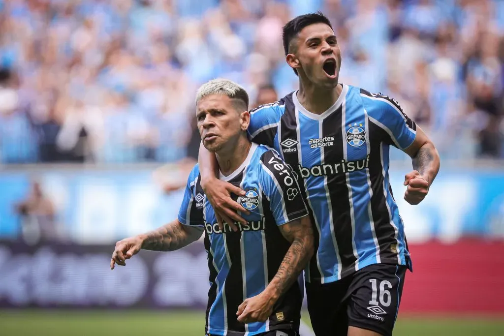 Aravena e Soteldo, dois dos grandes destaques nessa reta final de temporada do Grêmio. Foto: Maxi Franzoi/AGIF