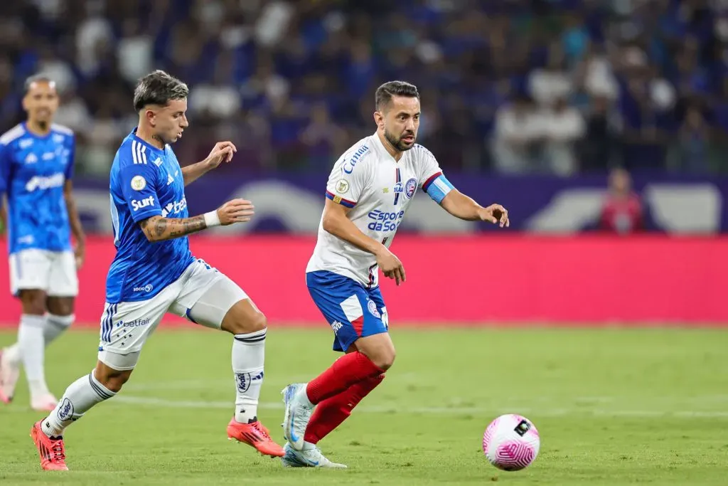 Everton Ribeiro durante partida contra o Cruzeiro no Campeonato Brasileiro A 2024. Foto: Gilson Lobo/AGIF