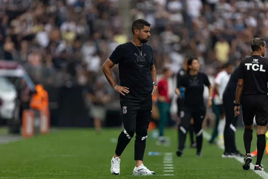 António Oliveira, ex-treinador do Corinthians, falou sobre sua boa relação com Fabinho Soldado. Foto: Leonardo Lima/AGIF