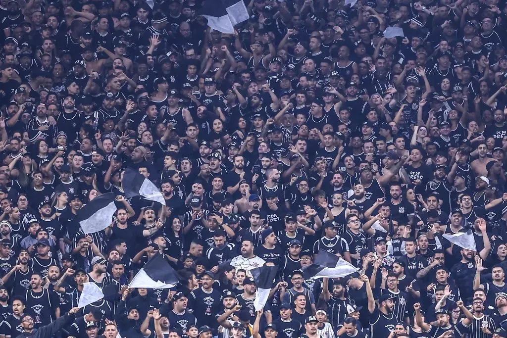 Torcida do Corinthians durante partida contra Palmeiras na Neo Química Arena pelo Brasileirão 2024. Foto: Marcello Zambrana/AGIF