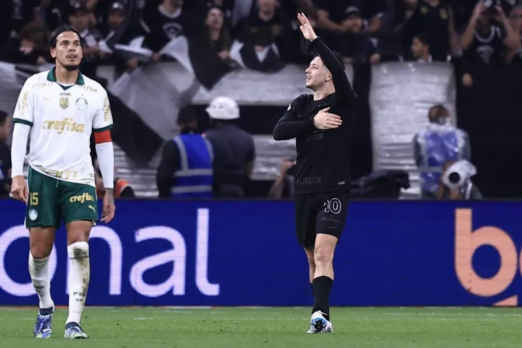 SP – SAO PAULO – 04/11/2024 – BRASILEIRO A 2024, CORINTHIANS X PALMEIRAS – Garro jogador do Corinthians comemora seu gol durante partida contra o Palmeiras no estadio Arena Corinthians pelo campeonato Brasileiro A 2024. Foto: Marcello Zambrana/AGIF