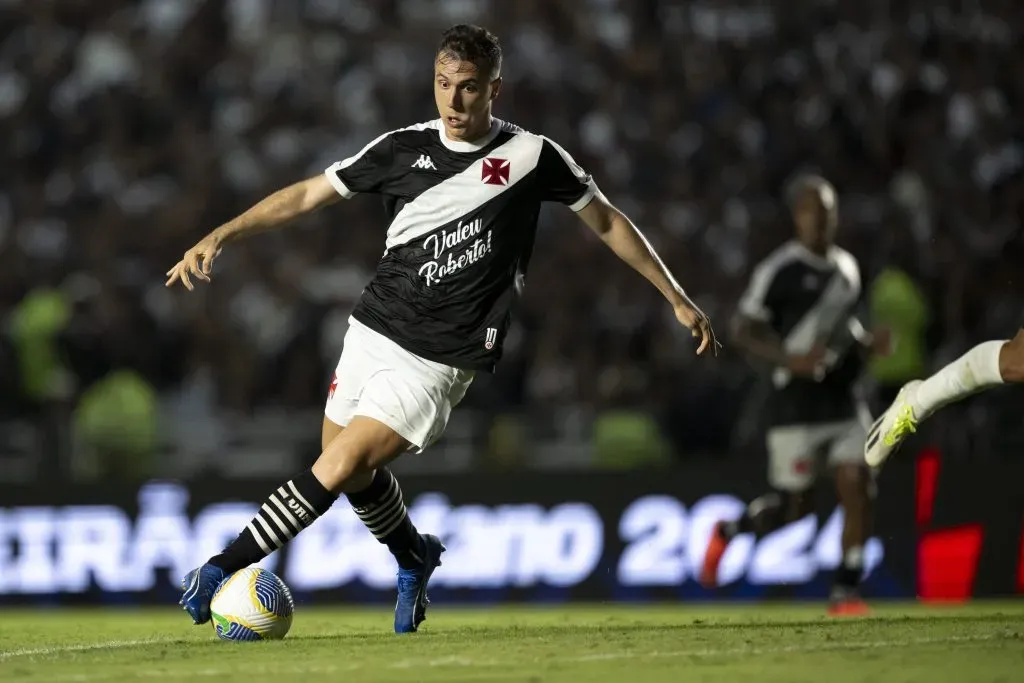 Lucas Piton durante partida contra o Grêmio no Campeonato Brasileiro A 2024. Foto: Jorge Rodrigues/AGIF