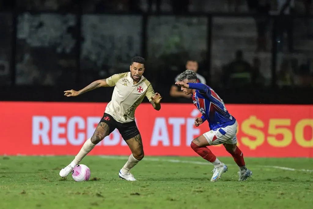 Jair jogador do Vasco durante partida contra o Bahia no estadio Sao Januario pelo campeonato Brasileiro A 2024. Foto: Thiago Ribeiro/AGIF