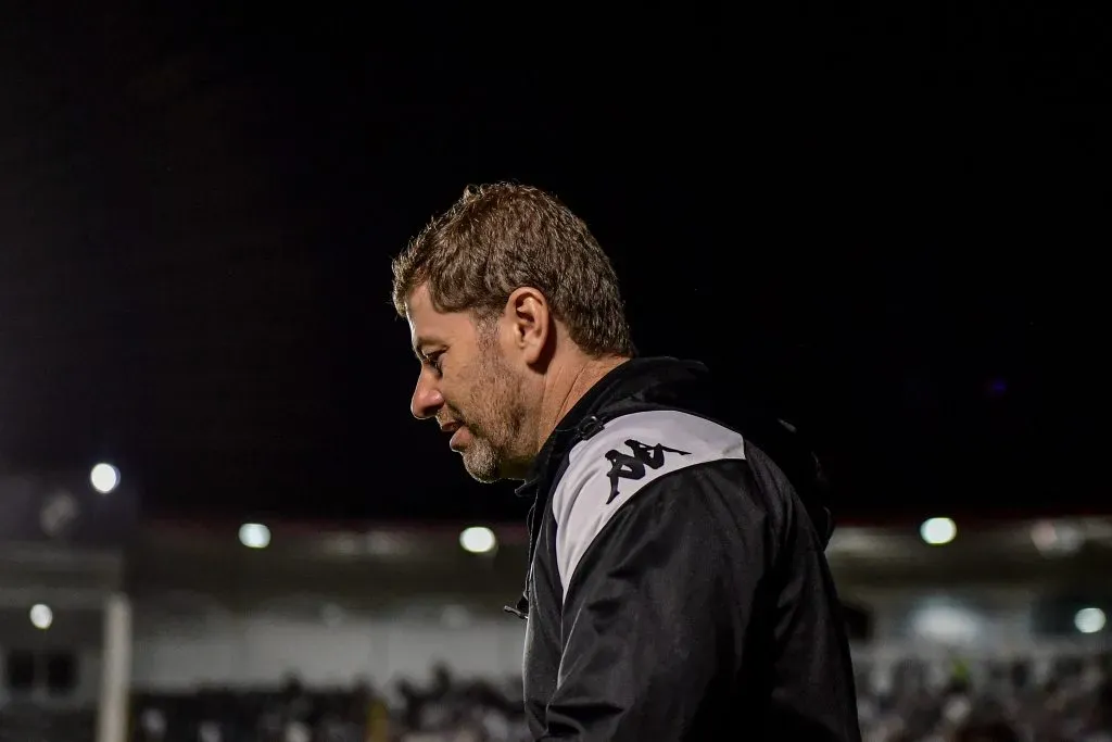 RJ – RIO DE JANEIRO – 28/10/2024 – BRASILEIRO A 2024, VASCO X BAHIA – Rafael Paiva tecnico do Vasco durante partida contra o Bahia no estadio Sao Januario pelo campeonato Brasileiro A 2024. Foto: Thiago Ribeiro/AGIF