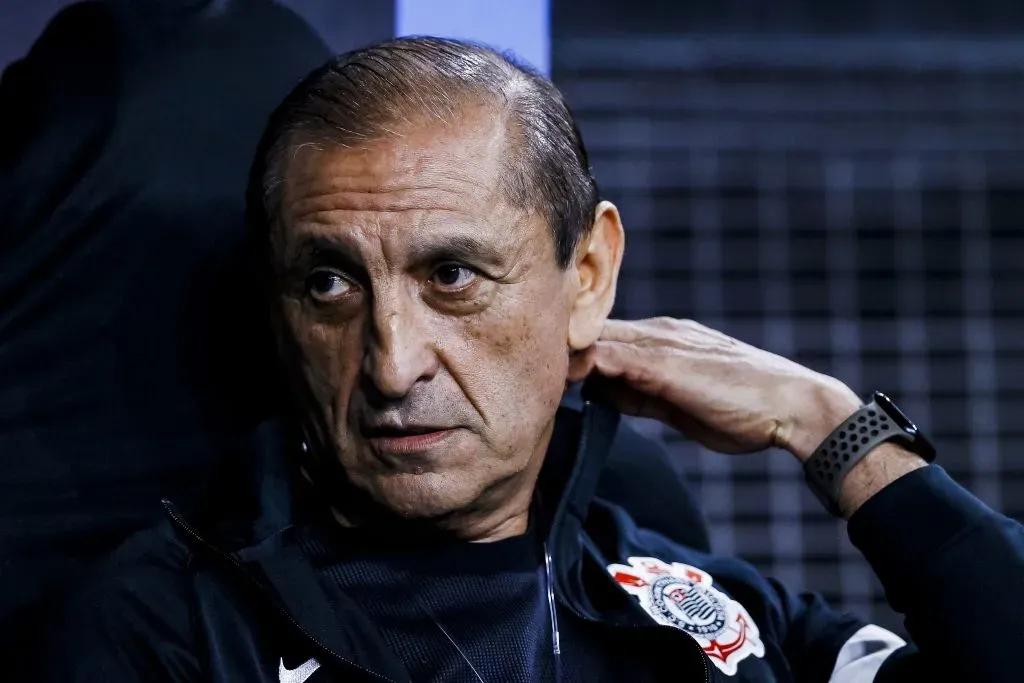 SP – SAO PAULO – 24/09/2024 – COPA SUL-AMERICANA 2024, CORINTHIANS X FORTALEZA – Ramon Diaz tecnico do Corinthians durante partida contra o Fortaleza no estadio Arena Corinthians pelo campeonato Copa Sul-Americana 2024. Foto: Marco Miatelo/AGIF