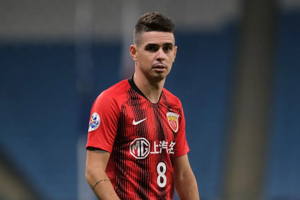 AL WAKRAH, QATAR – NOVEMBER 28: Oscar dos Santos Emboaba Júnior, better known as simply Oscar, in action during the AFC Champions League Group H match between Yokohama F.Marinos and Shanghai SIPG at the Al Janoub Stadium on November 28, 2020 in Al Wakrah, Qatar. (Photo by Simon Holmes/Getty Images)