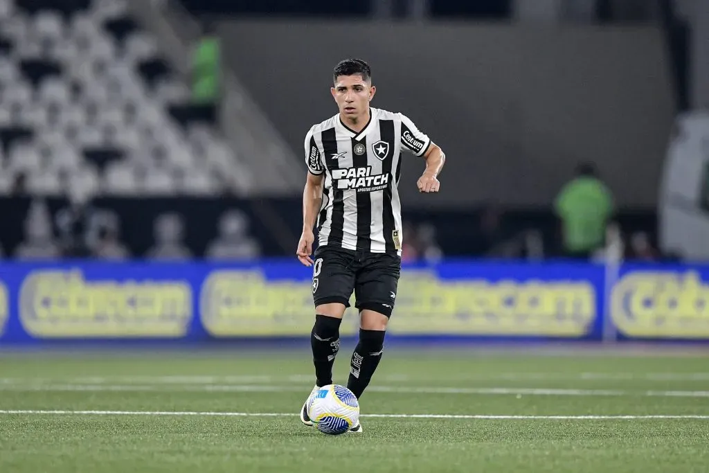 Savarino durante partida contra o Flamengo no Campeonato Brasileiro A 2024. Foto: Thiago Ribeiro/AGIF