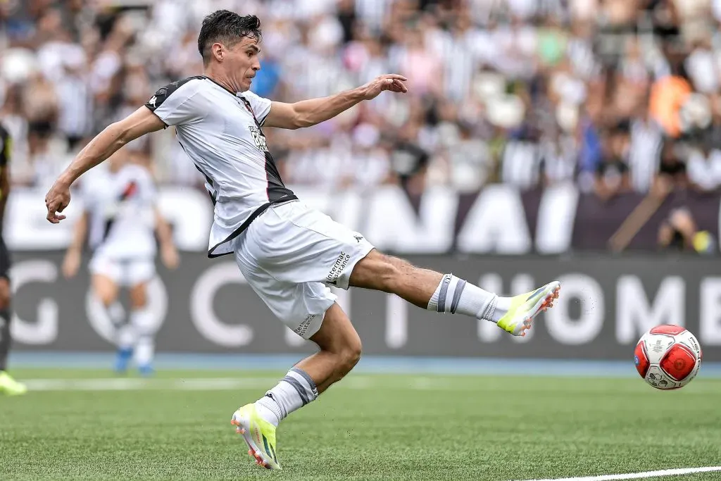 Galdames jogador do Vasco durante partida contra o Botafogo no Nilton Santos  pelo campeonato Carioca 2024. Foto: Thiago Ribeiro/AGIF