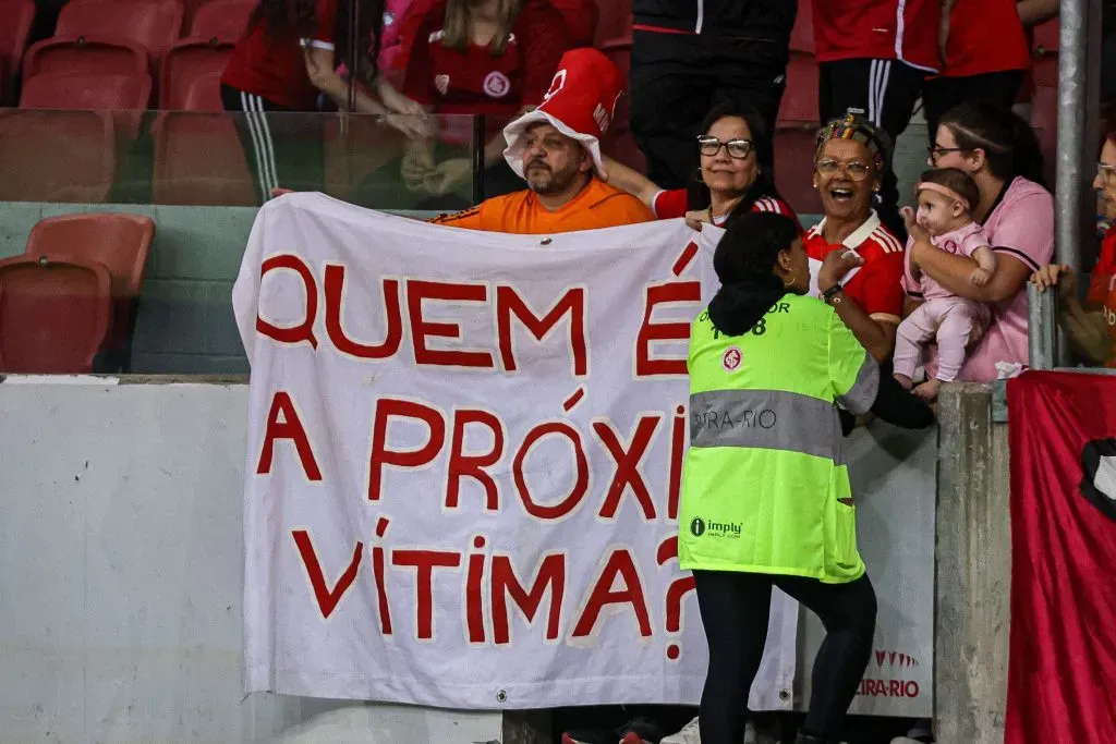 RS – PORTO ALEGRE – 08/11/2024 – BRASILEIRO A 2024, INTERNACIONAL X FLUMINENSE – Torcida do Internacional durante partida contra Fluminense no estadio Beira-Rio pelo campeonato Brasileiro A 2024. Foto: Maxi Franzoi/AGIF