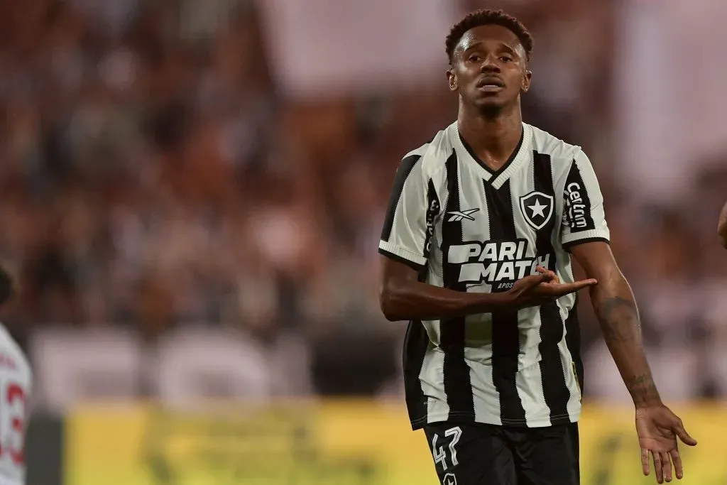 Jeffinho comemorando gol durante partida contra o Bahia no Campeonato Brasileiro A 2024. Foto: Thiago Ribeiro/AGIF