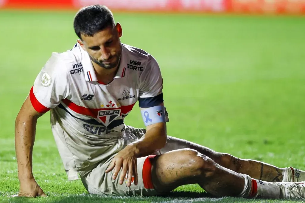 SP – SAO PAULO – 09/11/2024 – BRASILEIRO A 2024, SAO PAULO X ATHLETICO-PR – Calleri jogador do Sao Paulo durante partida contra o Athletico-PR no estadio Morumbi pelo campeonato Brasileiro A 2024. Foto: Marco Miatelo/AGIF