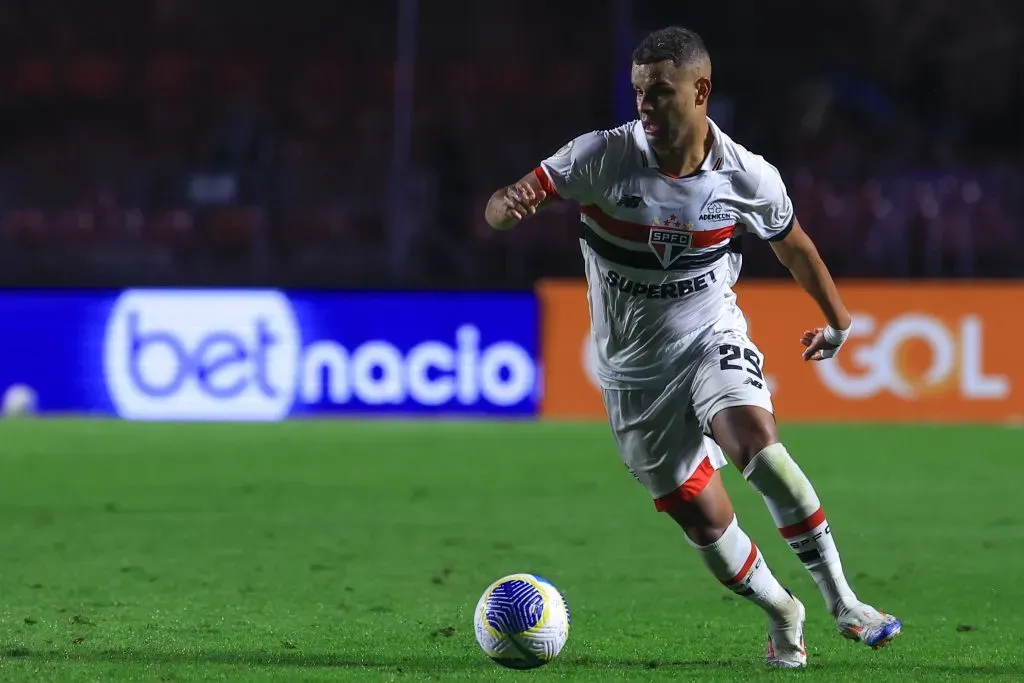 Alisson, meia do São Paulo, antes da lesão era um dos melhores jogadores do time na temporada. Foto: Marcello Zambrana/AGIF