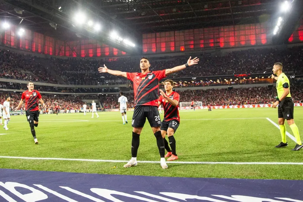 Julimar comemorando gol durante partida contra o Cruzeiro no Campeonato Brasileiro A 2024. Foto: Luis Garcia/AGIF