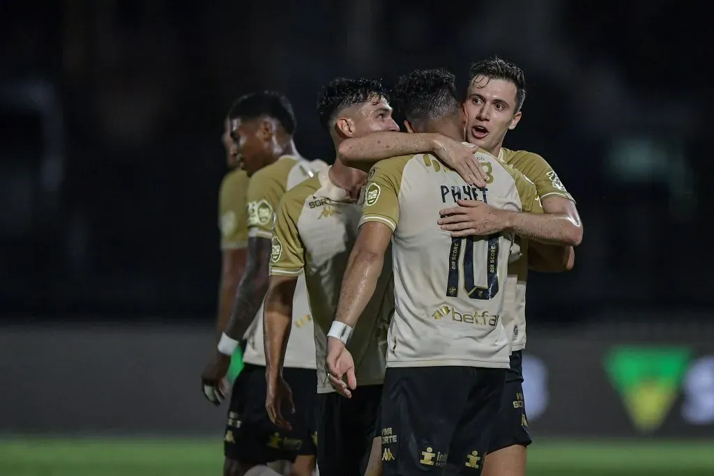 RJ – RIO DE JANEIRO – 28/10/2024 – BRASILEIRO A 2024, VASCO X BAHIA – Payet jogador do Vasco durante partida contra o Bahia no estadio Sao Januario pelo campeonato Brasileiro A 2024. Foto: Thiago Ribeiro/AGIF