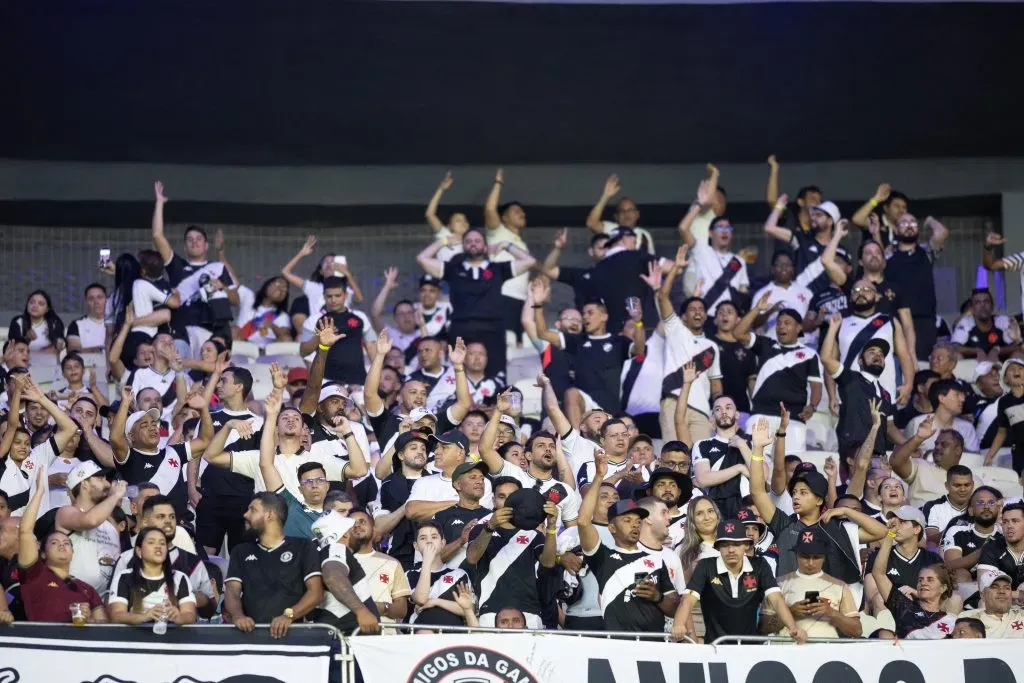 CE – FORTALEZA – 09/11/2024 – BRASILEIRO A 2024, FORTALEZA X VASCO – Torcida durante partida entre Fortaleza e Vasco no estadio Arena Castelao pelo campeonato Brasileiro A 2024. Foto: Baggio Rodrigues/AGIF