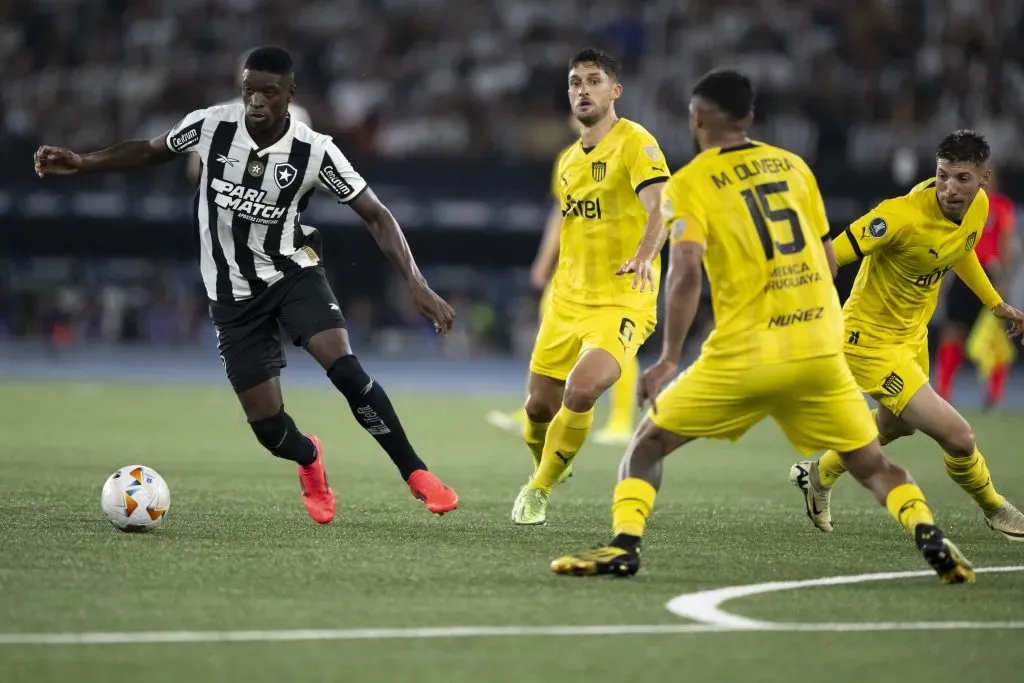 Luiz Henrique jogador do Botafogo durante partida contra o Peñarol no Engenhão pelo campeonato Copa Libertadores 2024. Foto: Jorge Rodrigues/AGIF