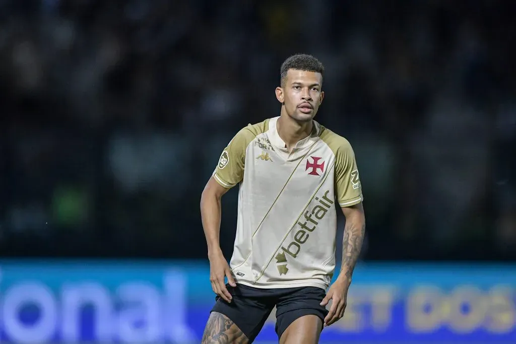 João Victor, jogador do Vasco, durante partida contra o Bahia (Foto: Thiago Ribeiro/AGIF)