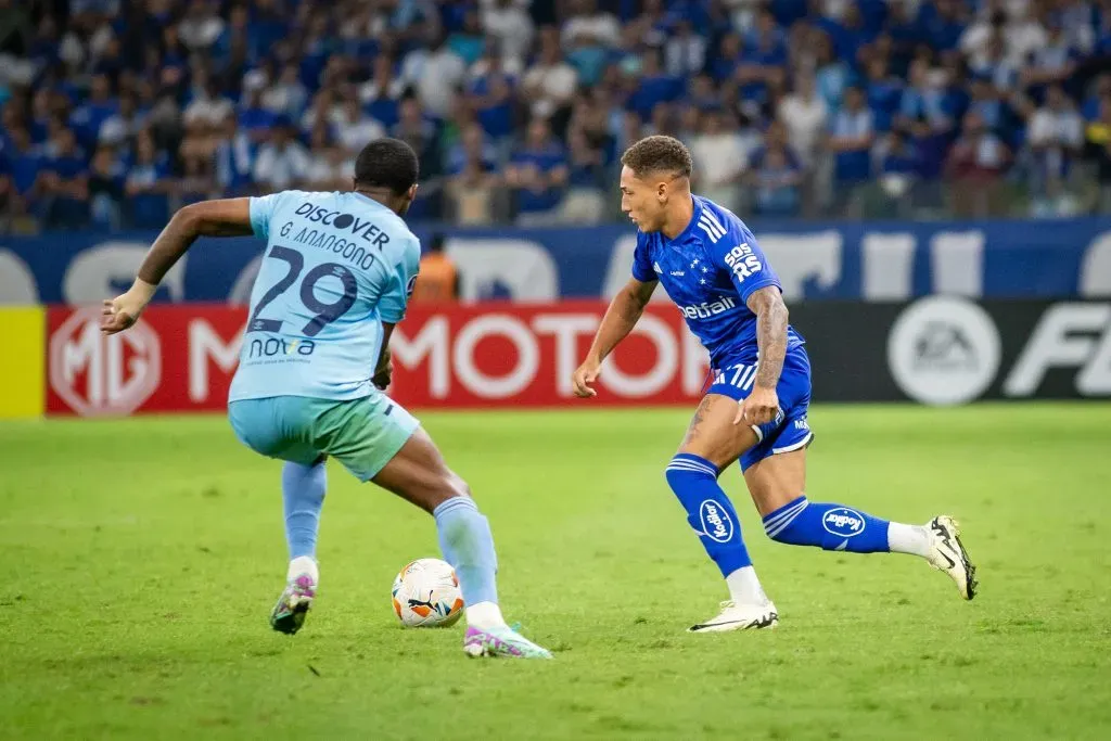 MG – BELO HORIZONTE – 30/05/2024 – COPA SUL-AMERICANA 2024, CRUZEIRO X UNIVERSIDAD CATOLICA – Robert jogador do Cruzeiro durante partida contra o Universidad Catolica no estadio Mineirao pelo campeonato Copa Sul-Americana 2024. Foto: Fernando Moreno/AGIF