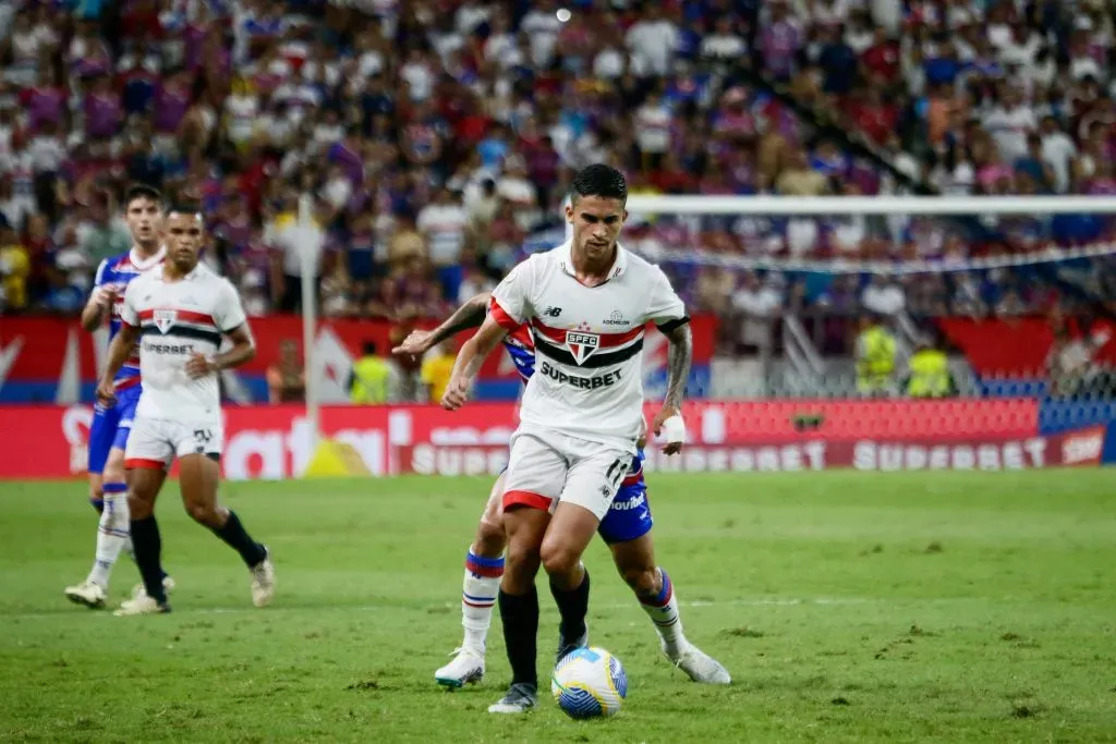 Rodrigo Nestor, meia do São Paulo, interessa ao Bahia e pode ‘atrapalhar’ a permanência de Acevedo. Foto: Baggio Rodrigues/AGIF