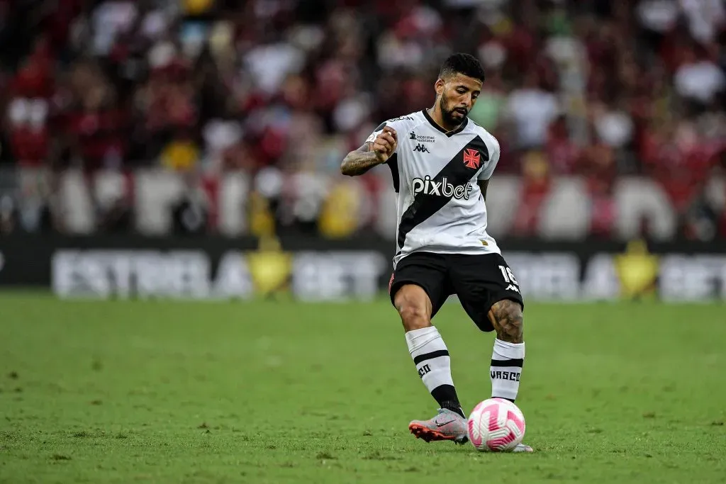 RJ – RIO DE JANEIRO – 22/10/2023 – BRASILEIRO A 2023, FLAMENGO X VASCO – Paulinho jogador do Vasco durante partida contra o Flamengo no estadio Maracana pelo campeonato Brasileiro A 2023. Foto: Thiago Ribeiro/AGIF