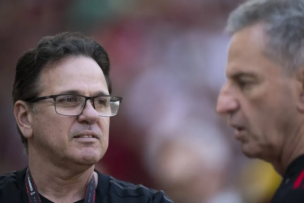 Rodolfo Landim (dir.), presidente do Flamengo, e Rodrigo Dunshee (esq.) candidato à presidência antes da partida contra o Atletico-GO pelo Brasileirão Betano. Foto: Jorge Rodrigues/AGIF