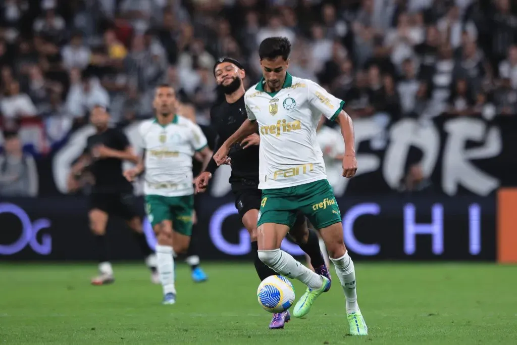 Vitor Reis, zagueiro do Palmeiras, desperta interesse do Real Madrid. Foto: Ettore Chiereguini/AGIF