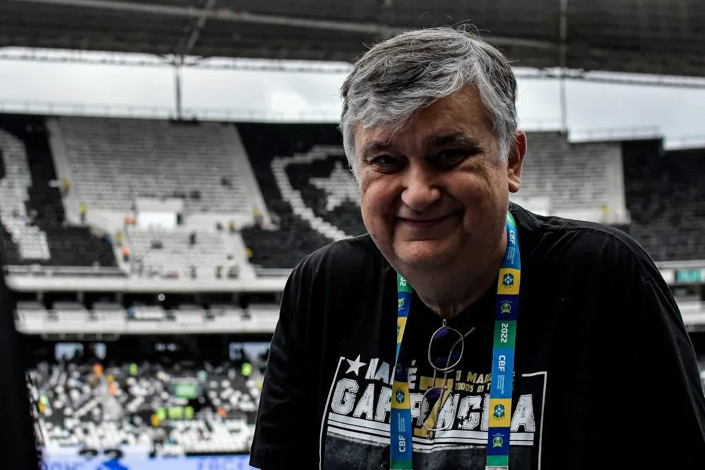 Durcesio Mello, presidente do Botafogo, antes da partida contra o Fluminense no Campeonato Brasileiro A 2022. Foto: Thiago Ribeiro/AGIF