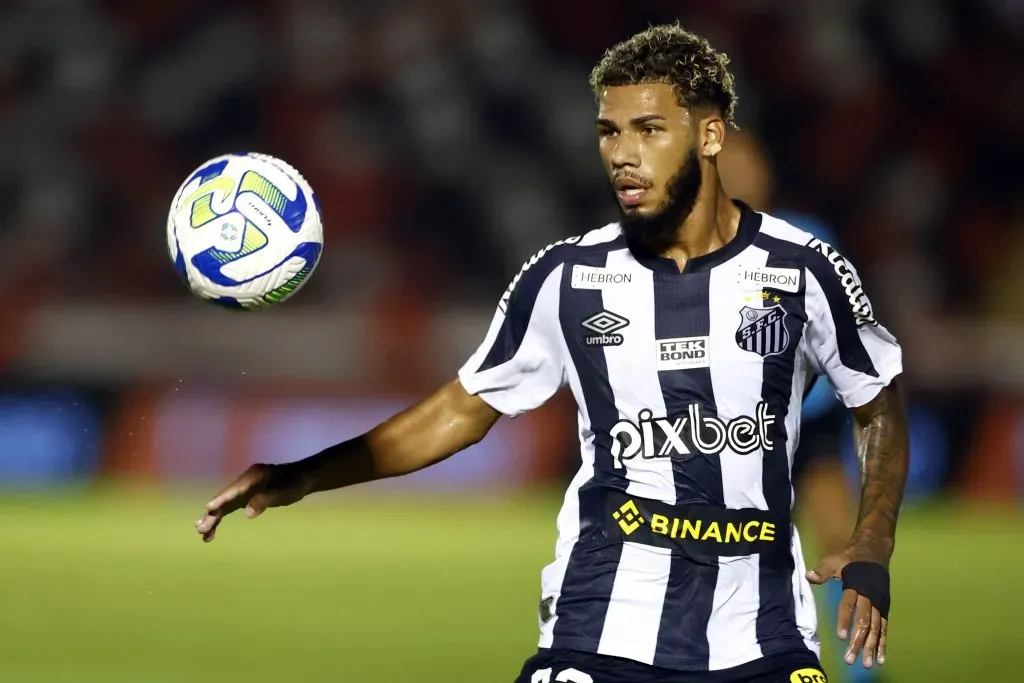 Nathan, jogador do Santos, durante partida contra o Botafogo-SP (Foto: Thiago Calil/AGIF)