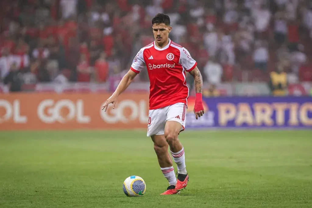 Rômulo jogador do Internacional durante partida contra o Criciúma no Beira-Rio pelo campeonato Brasileiro A 2024. Foto: Maxi Franzoi/AGIF