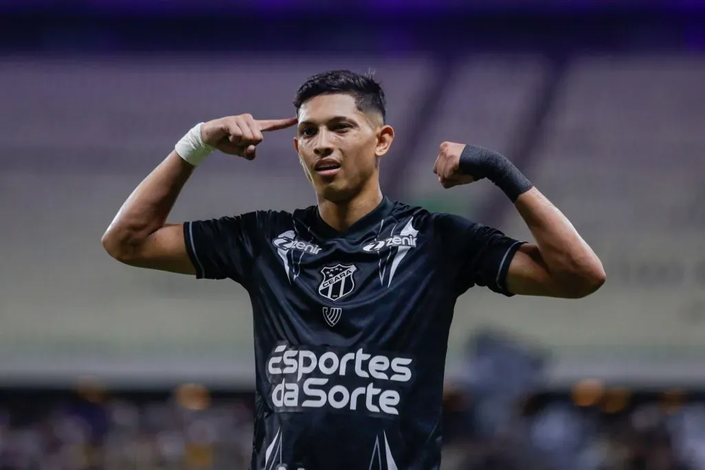 Erick Pulga. jogador do Ceará, comemora seu gol durante partida contra o Paysandu (Foto: Lucas Emanuel/AGIF)