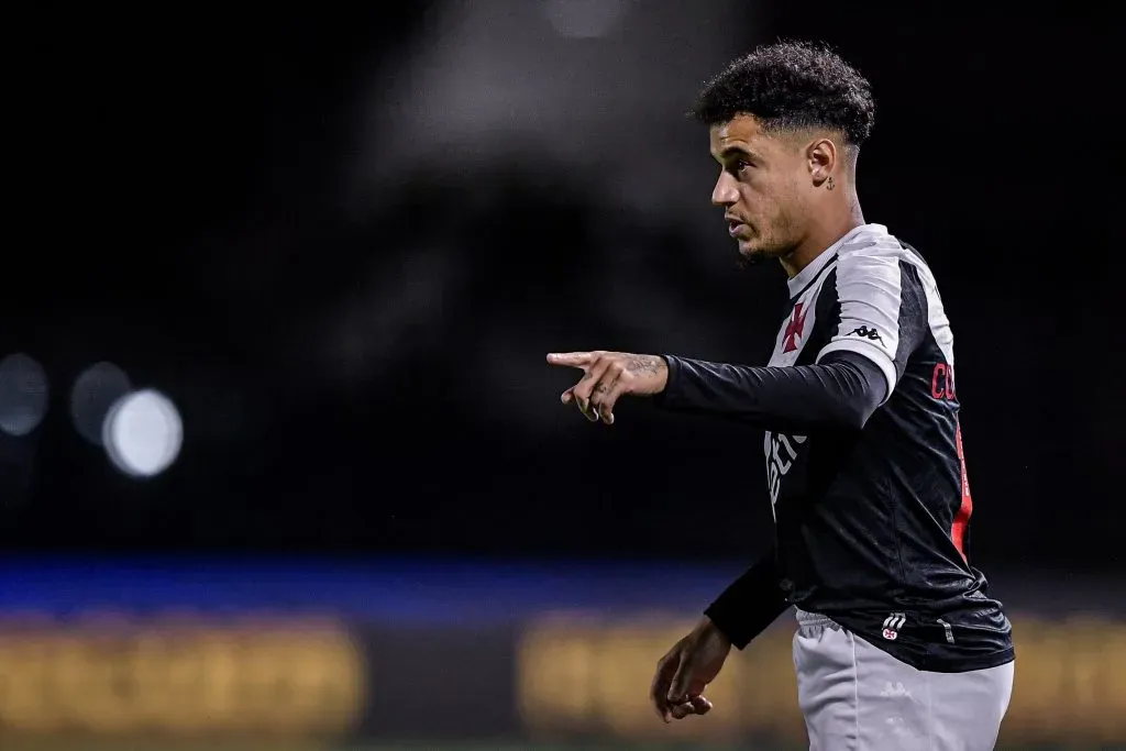 Philippe Coutinho durante partida contra o Bragantino no Campeonato Brasileiro A 2024. Foto: Thiago Ribeiro/AGIF