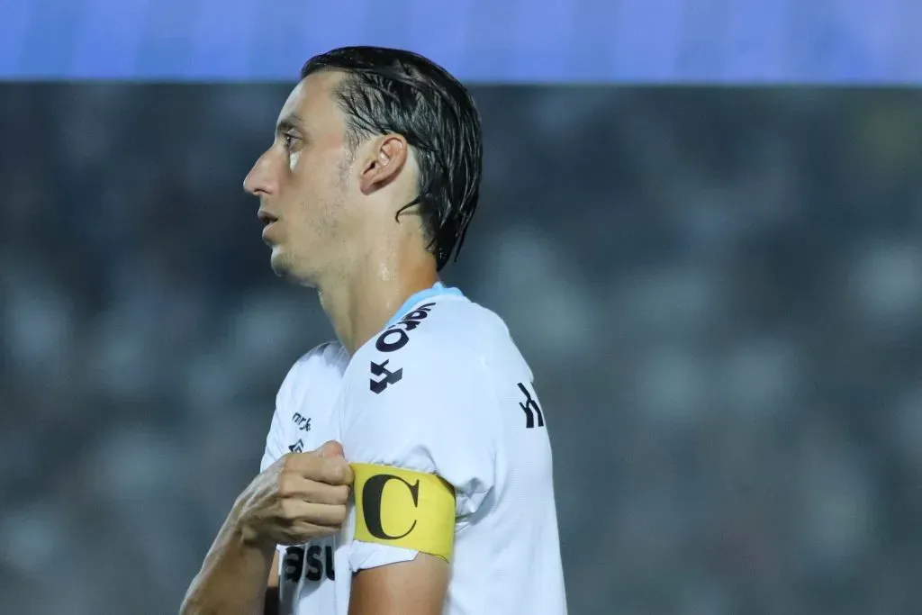 PR – Ponta Grossa – 27/04/2022 – BRASILEIRO B 2022, OPERARIO X GREMIO – Geromel jogador do Gremio durante partida contra o Operario no estadio Germano Kruger pelo campeonato Brasileiro B 2022. Foto: Joao Vitor Rezende Borba/AGIF