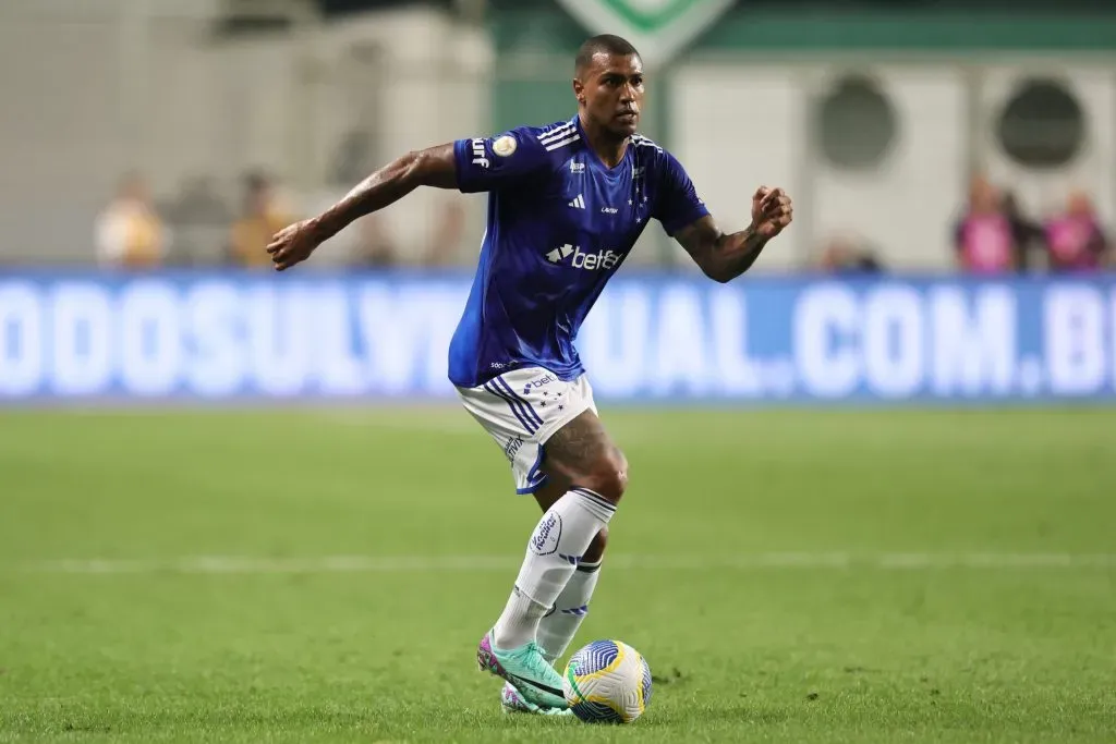 Walace jogador do Cruzeiro durante partida contra o Flamengo no estádio Independência pelo campeonato Brasileiro A 2024. Foto: Gilson Lobo/AGIF