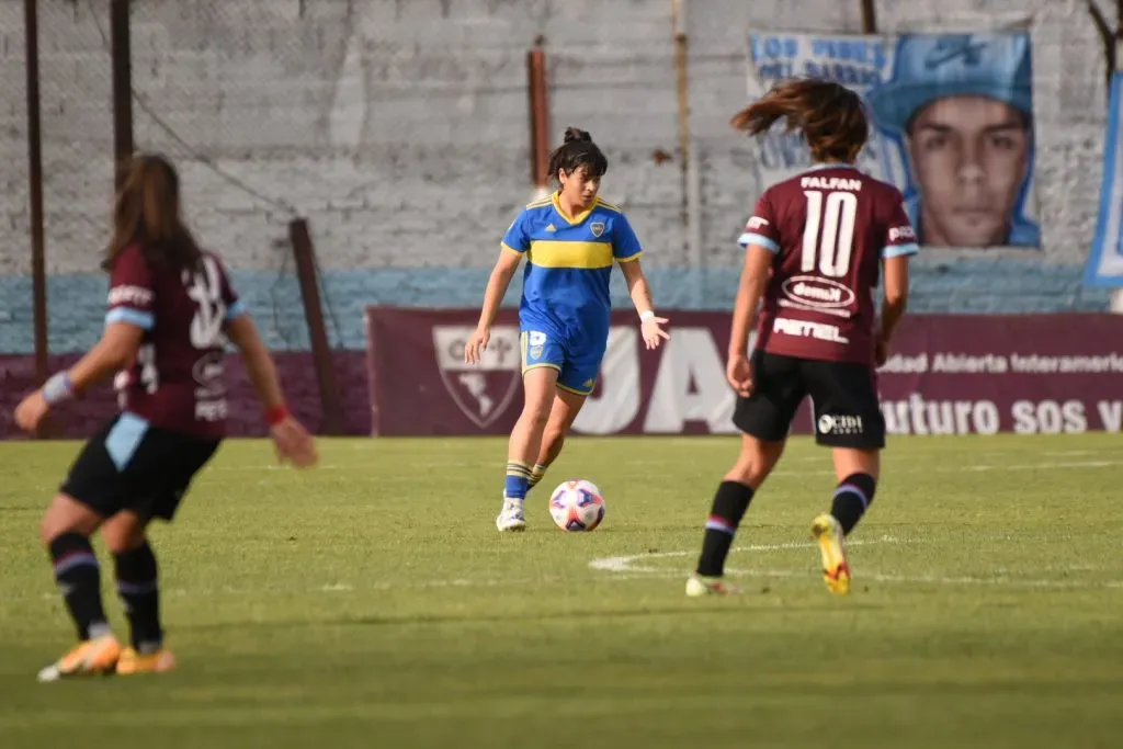 Vanina Preininger manejando la pelota. PRENSA BOCA.