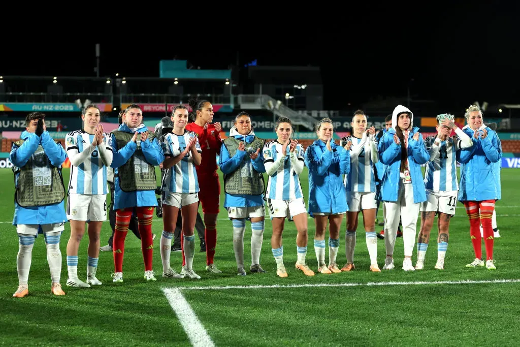 HAMILTON, NEW ZEALAND – AUGUST 02: Argentina players look dejected after the team’s defeat and elimination from the tournament during the FIFA Women’s World Cup Australia &amp; New Zealand 2023 Group G match between Argentina and Sweden at Waikato Stadium on August 02, 2023 in Hamilton, New Zealand. (Photo by Buda Mendes/Getty Images)