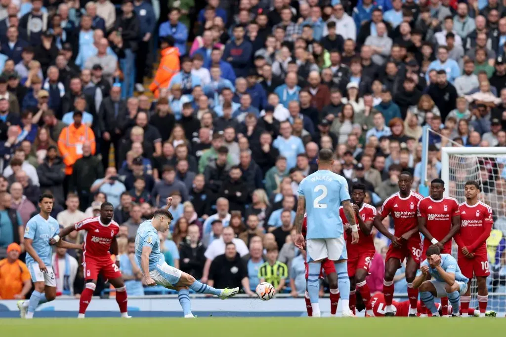 MANCHESTER, ENGLAND – SEPTEMBER 23: Julian Alvarez of Manchester City takes their sides free kick during the Premier League match between Manchester City and Nottingham Forest at Etihad Stadium on September 23, 2023 in Manchester, England. (Photo by George Wood/Getty Images)