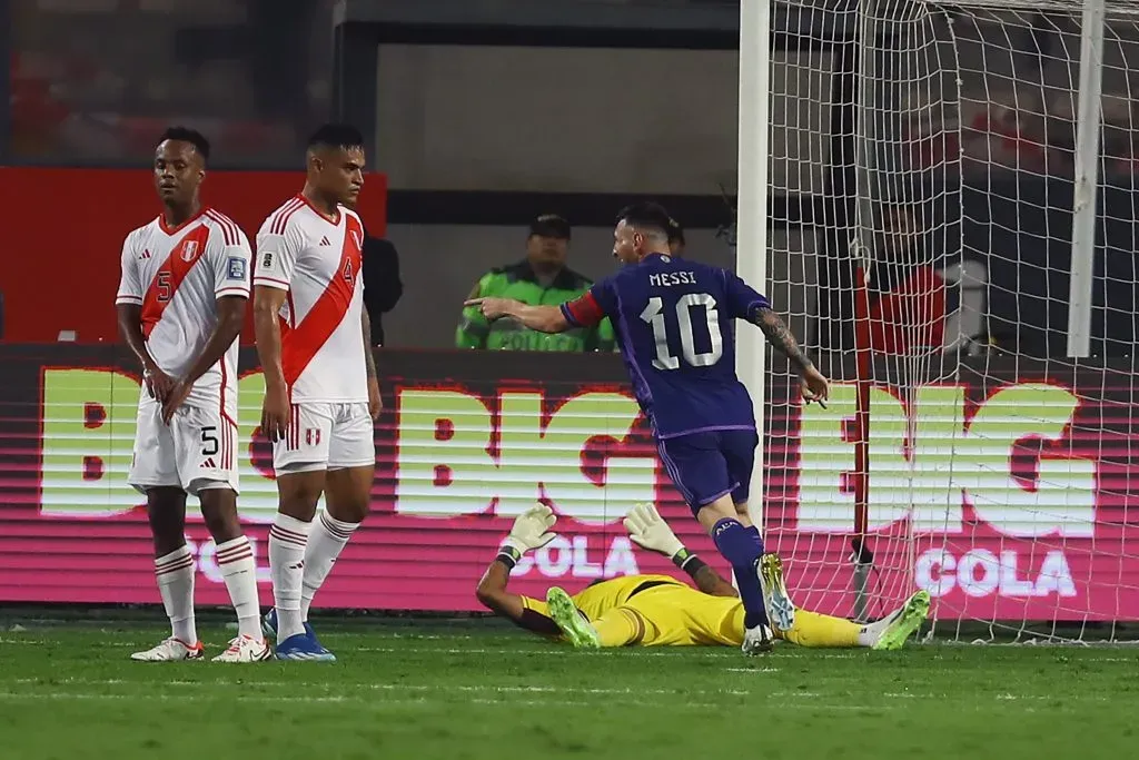 Lionel Messi celebra su segundo gol en el partido ante Perú.