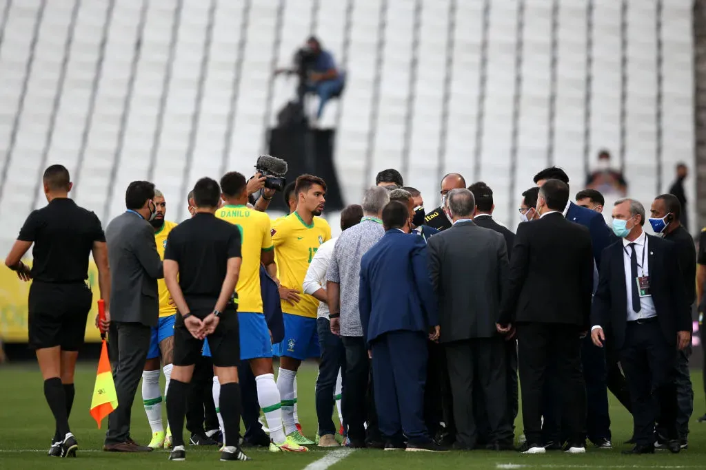 Imágenes del escándalo en el último Brasil – Argentina en tierras brasileñas (Getty)