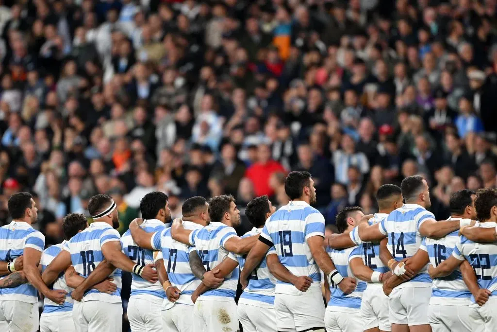 Los jugadores de Los Pumas cantando el Himno Nacional, previo al partido contra los All Blacks (Foto: Getty).