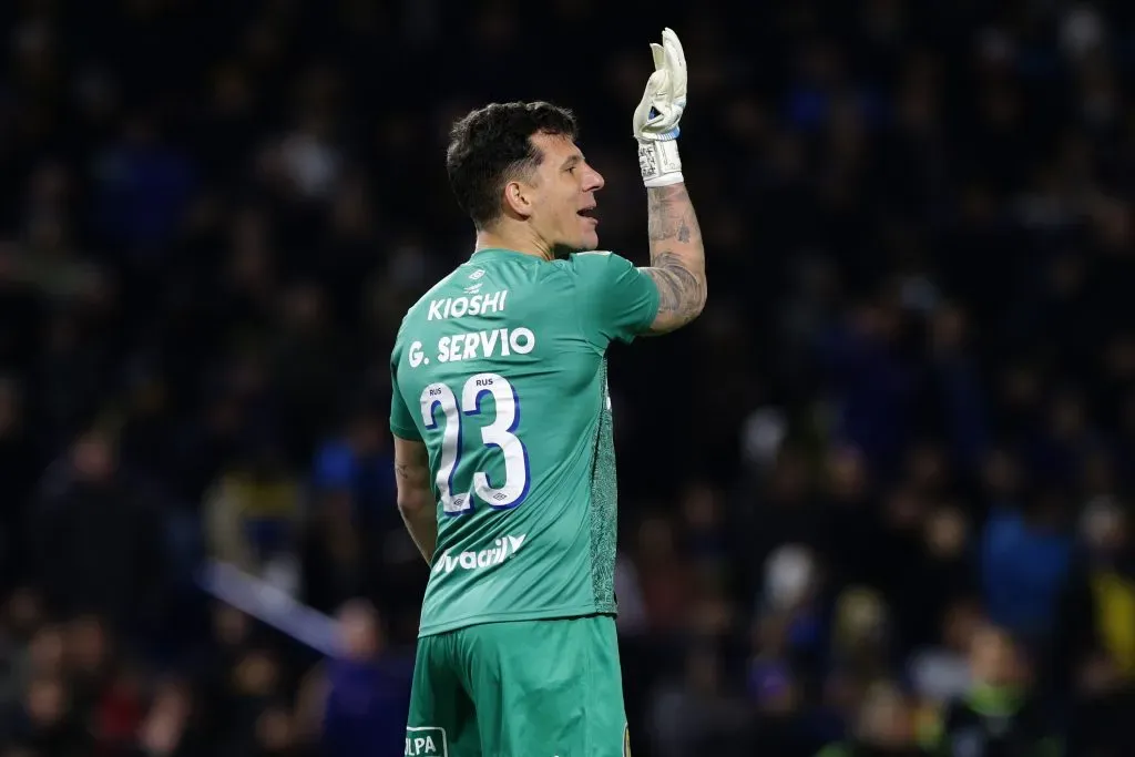 Gaspar Servio enfrentando a Boca en La Bombonera con la camiseta de Rosario Central. (Foto: Getty).